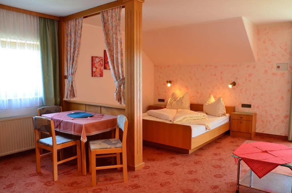 Gaestehaus Goetz Drobollach am Faakersee Exterior foto